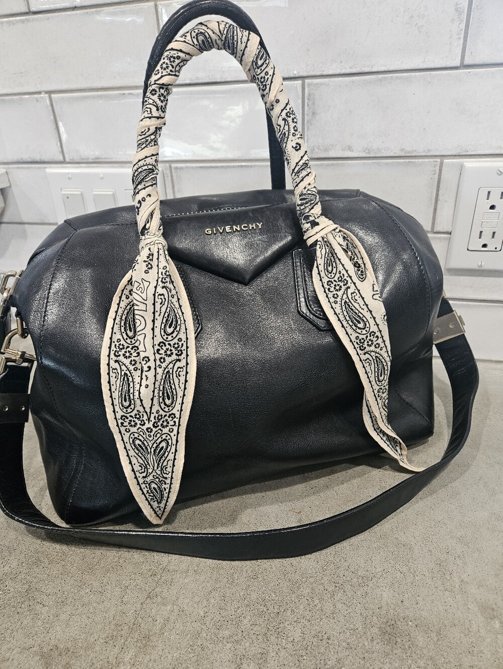 Givenchy Black Leather Antigona Medium Satchel